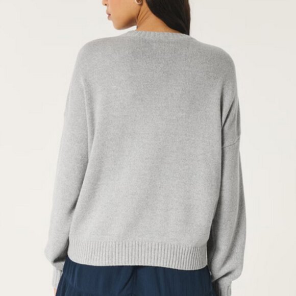 HOLLISTER: Easy Bow Graphic Crew Sweater - Picture 2 of 10